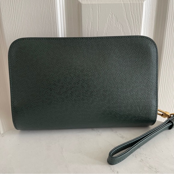 Louis Vuitton Handbags - LOUIS VUITTON BAIKAL Clutch Hand Bag Taiga Leather Green
